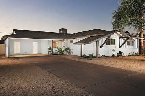 3904 E Sahuaro Dr Photo 1