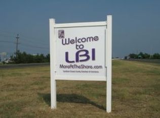 262 W 8th St, Ship Bottom, NJ 08008