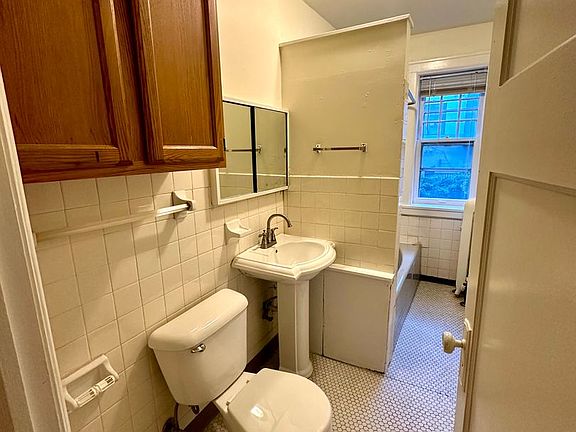 5th image of 1619 Lagoon Ave S #202
