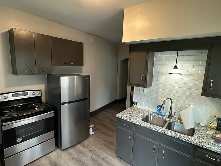 605 Linwood Ave #2 — Photo 1