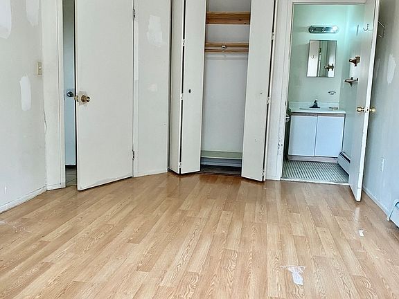 2nd image of 920 Taylor Ave #2F