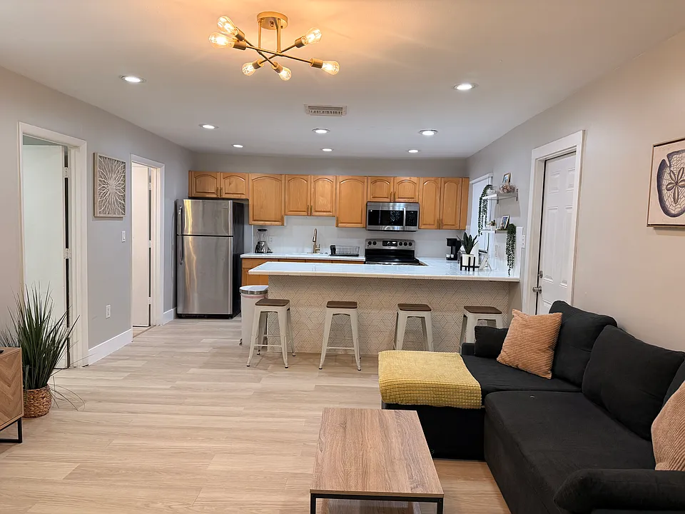 2631 NW 24th Ave #2