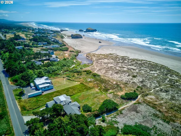 3446 Beach Loop Dr SW, Bandon, OR 97411