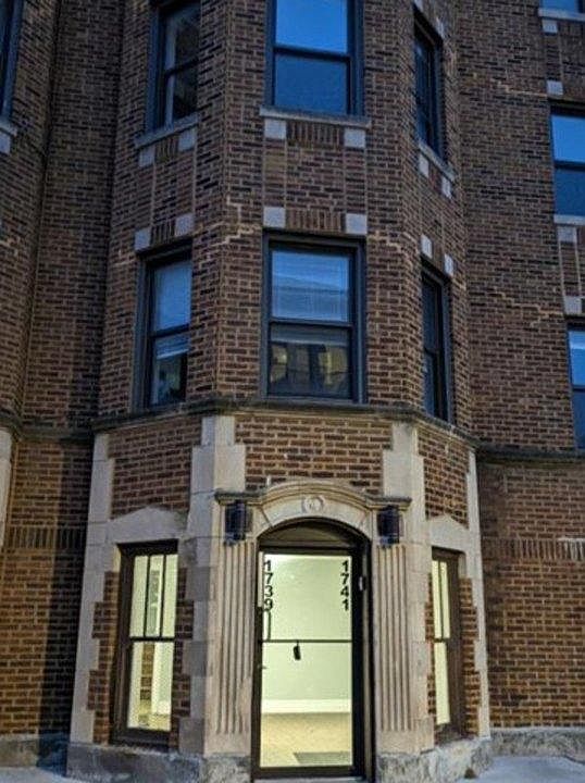 1st image of 8000 S Hermitage Ave #8002-3