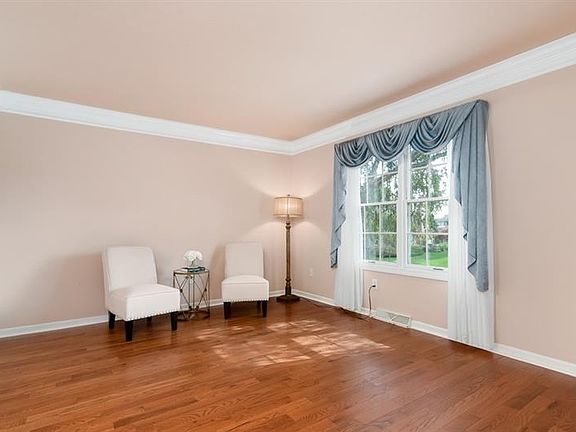 4th image of 107 Apple Blossom Ln