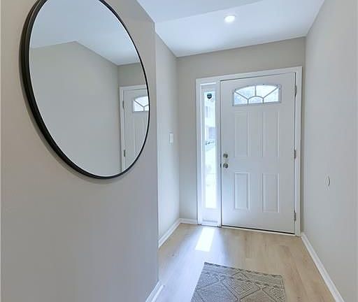 3rd image of 2179 Surrey Ct