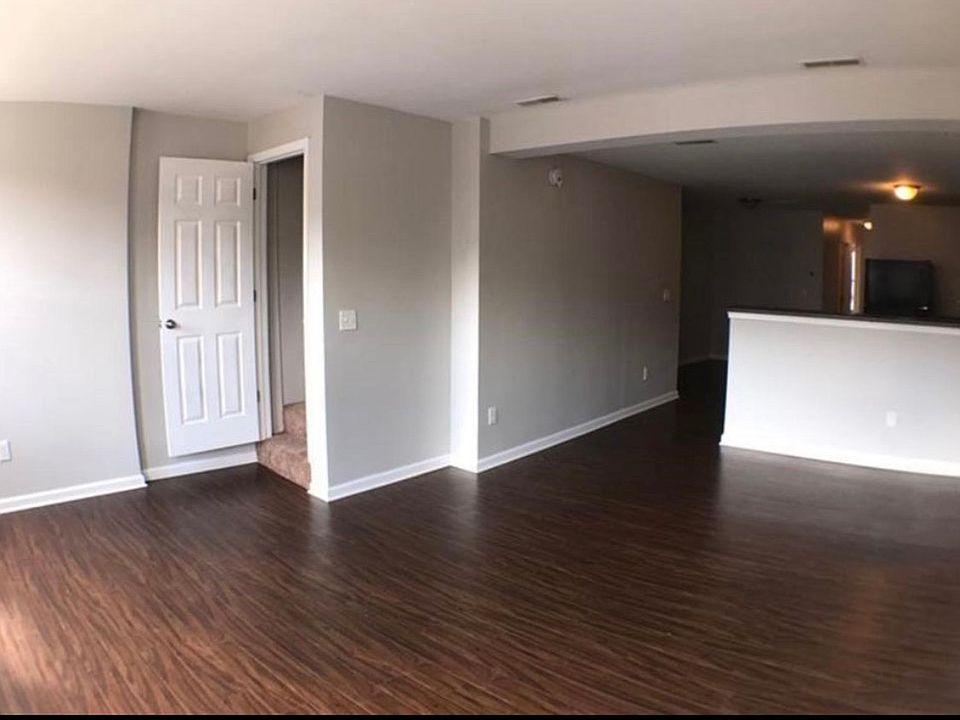 1st image of 1405 E Carson St #1