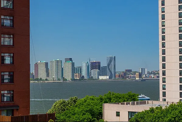 Sold by SERHANT. | media 7