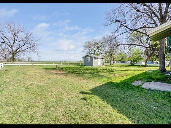 3rd image of 803 E Us Highway 79