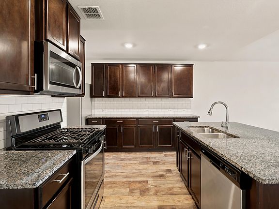 4th image of 8106 Chestnut Blue Dr