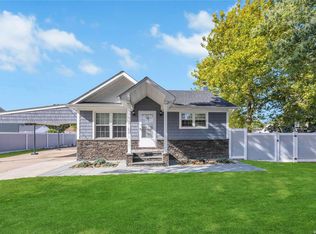 18 Saint Andrews Dr, Brentwood, NY 11717