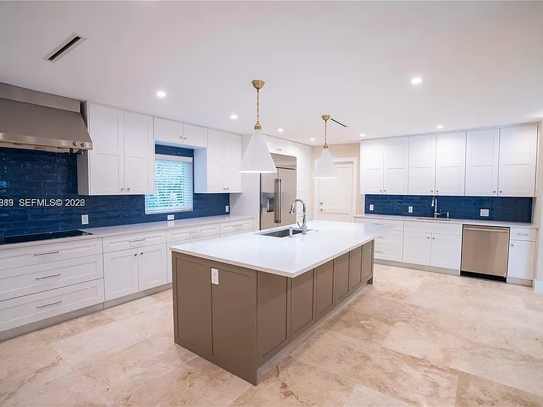 4150 Monserrate St — Photo 13