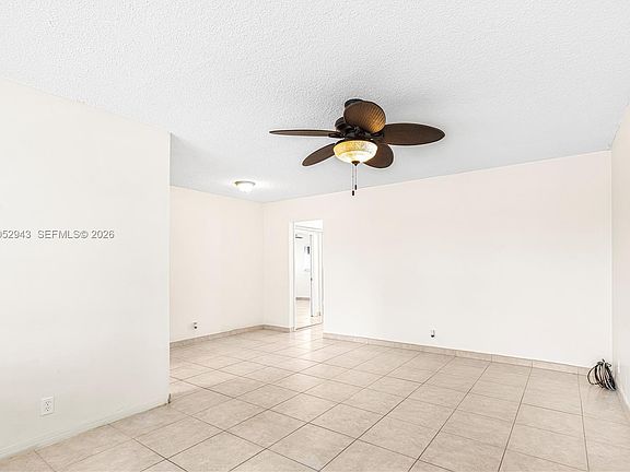 4th image of 201 NE 14th Ave APT 8C