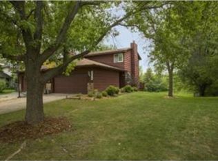 16619 Terrey Pine Dr, Eden Prairie, MN 55347