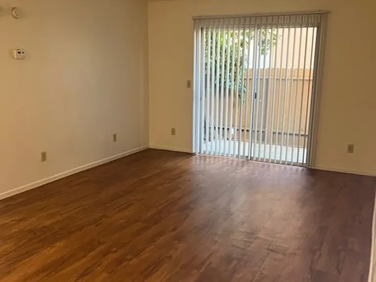 El Dorado Apartments — Photo 41