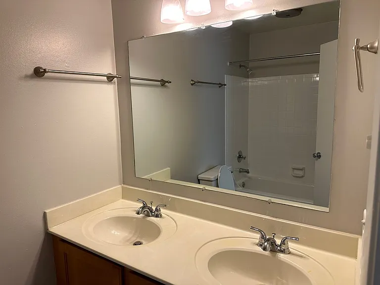 Coventry Court West Apartments — Photo 45