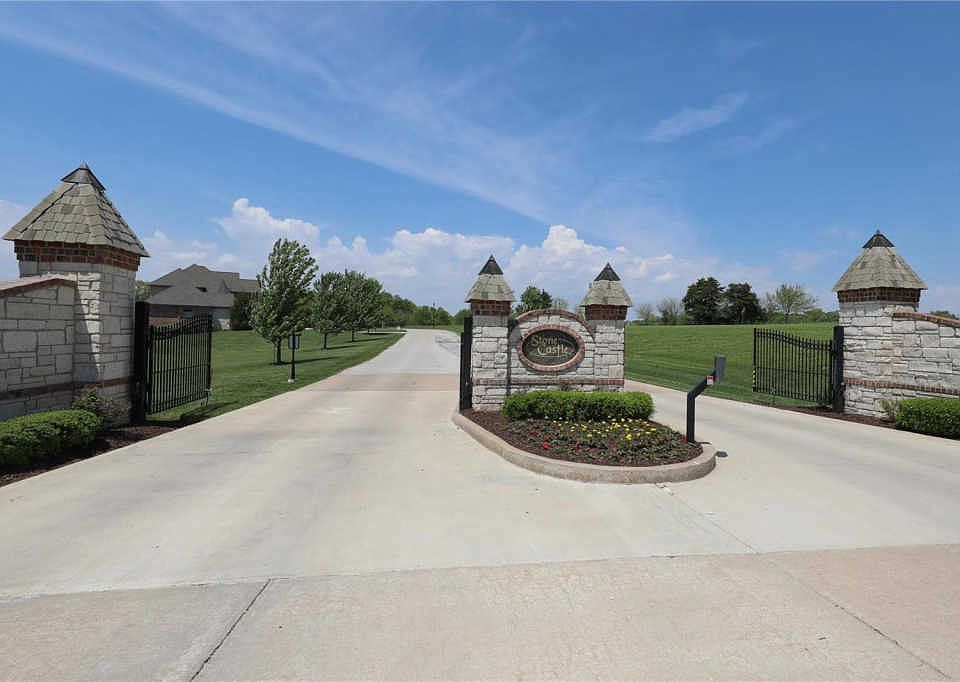 1st image of 820 Stonecastle Ct