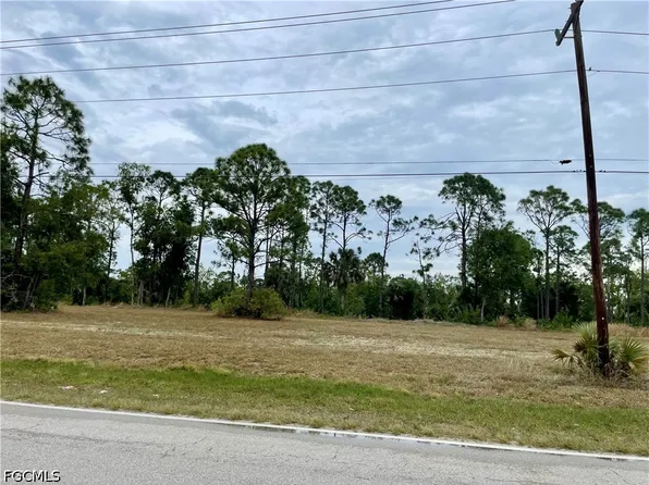 27 Wilmington Pkwy, Cape Coral, FL 33993