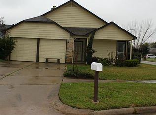 10527 Lands End Dr, Houston, TX 77099