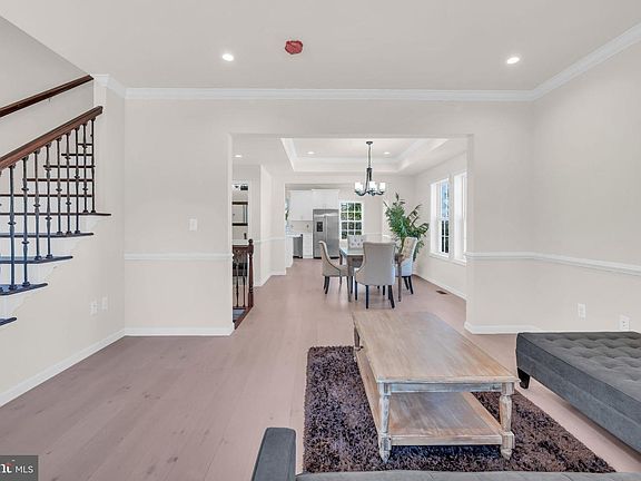 3rd image of 2421 Elvans Rd SE