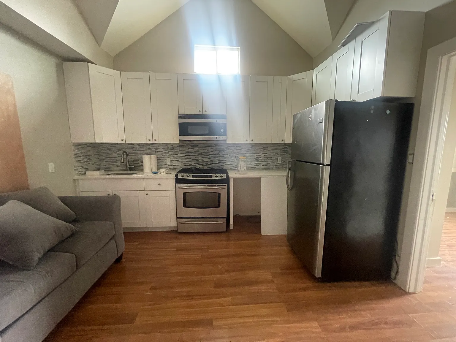 2 bed, 600 sqft, $2,500 — Photo 1