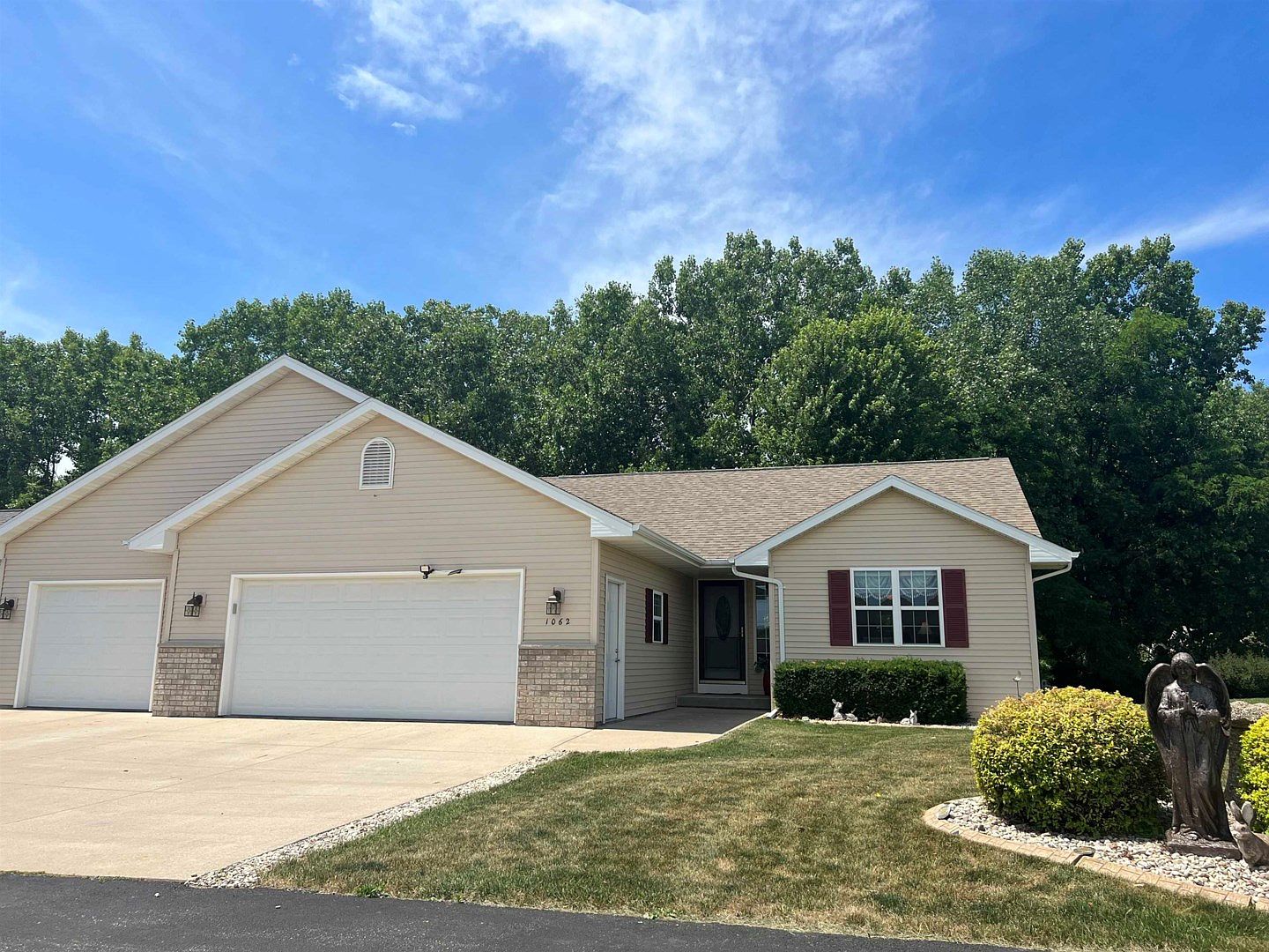 1062 Province Ter, Menasha, WI 54952 MLS 50277566 Zillow