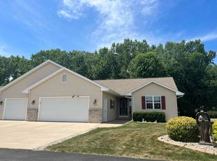 1062 Province Ter, Menasha, WI 54952
