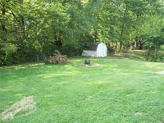3rd image of 1013 Pecan Ct