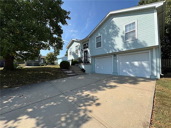 3rd image of 501 SE Chase Ct