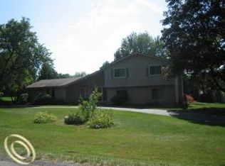 5770 Springwater Ln, West Bloomfield, MI 48322