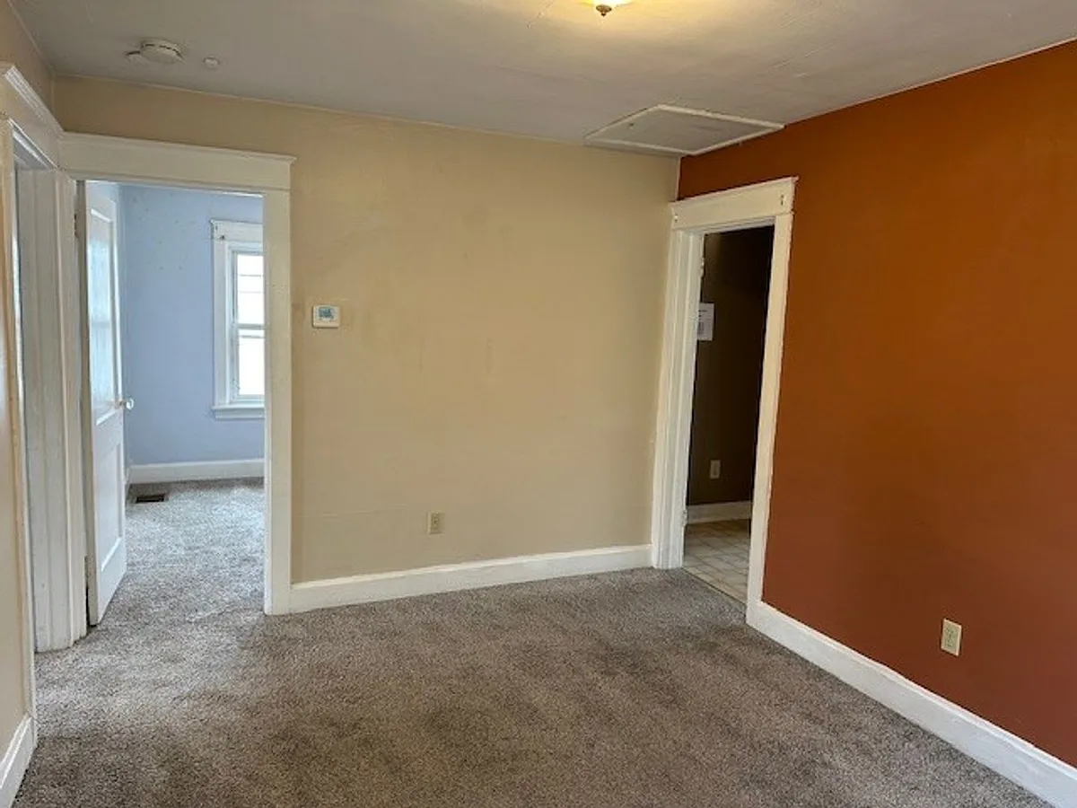 Building Photo - 13 Locust St #2