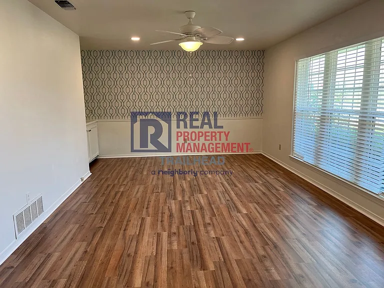 6400 Espana Dr — Photo 4