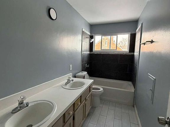 5th image of 11454 Sanford Ave