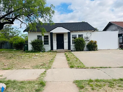 66 E Avenue G Photo 1