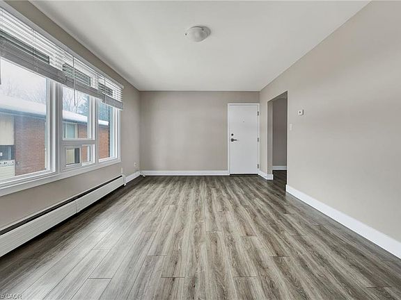 4th image of 66 Barbara Cres