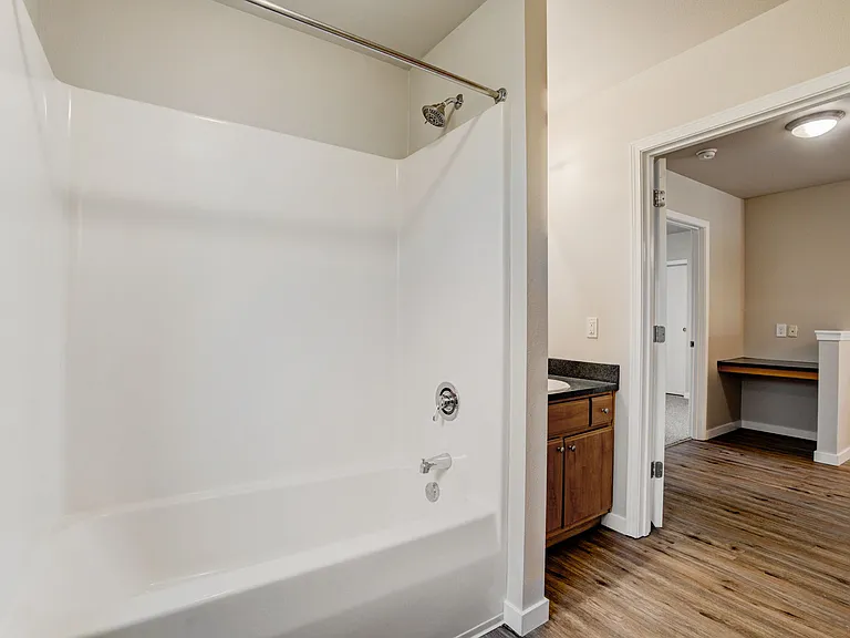 Legacy Oaks Apartments — Photo 3