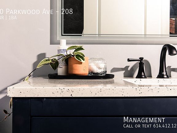 5th image of 40 Parkwood Ave Unit 208