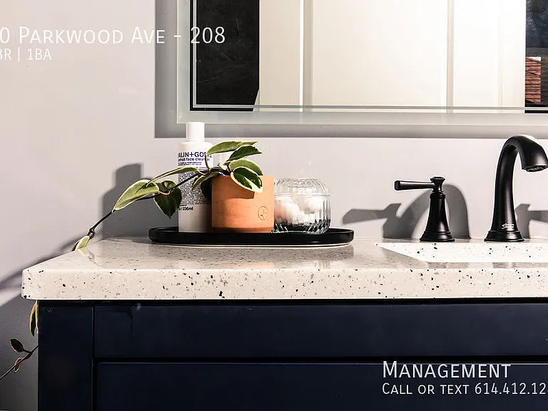 40 Parkwood Ave #208 — Photo 5