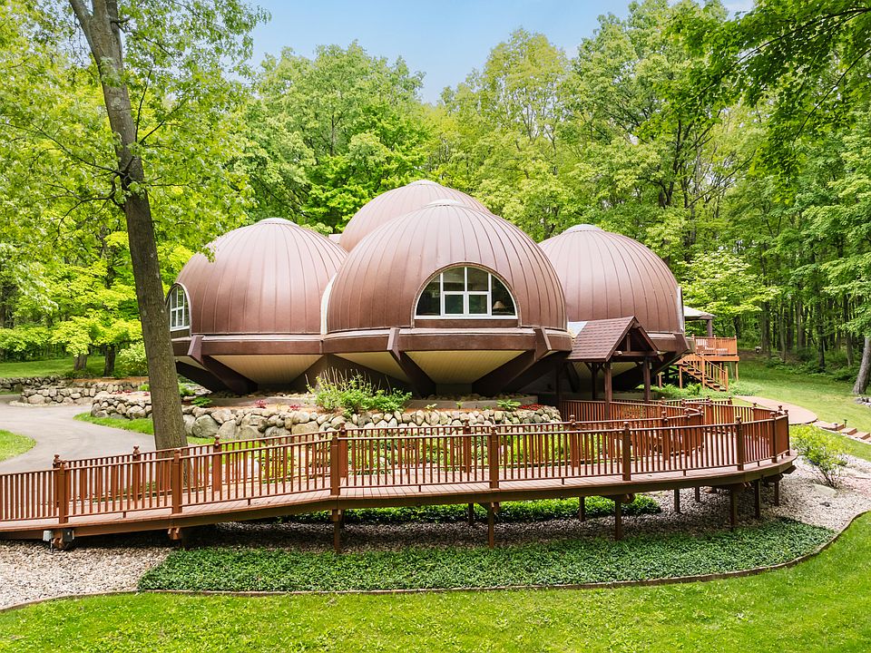 2755 N 9th St, Kalamazoo, MI 49009 | MLS #25026267 | Zillow