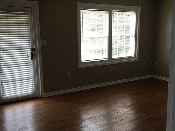 3rd image of 207 Pamela St