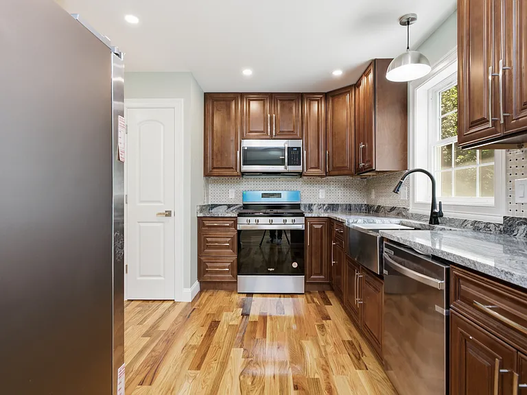 470 Oakville Ave — Photo 26