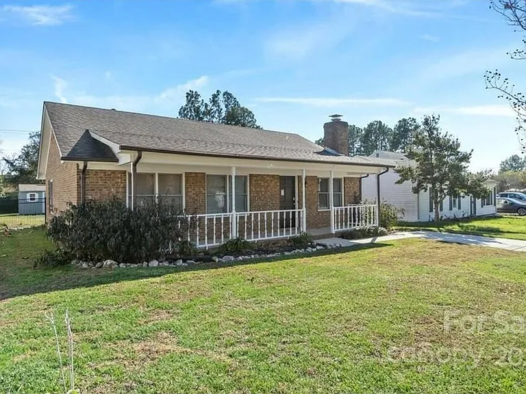 2404 Devon Dr — Photo 1