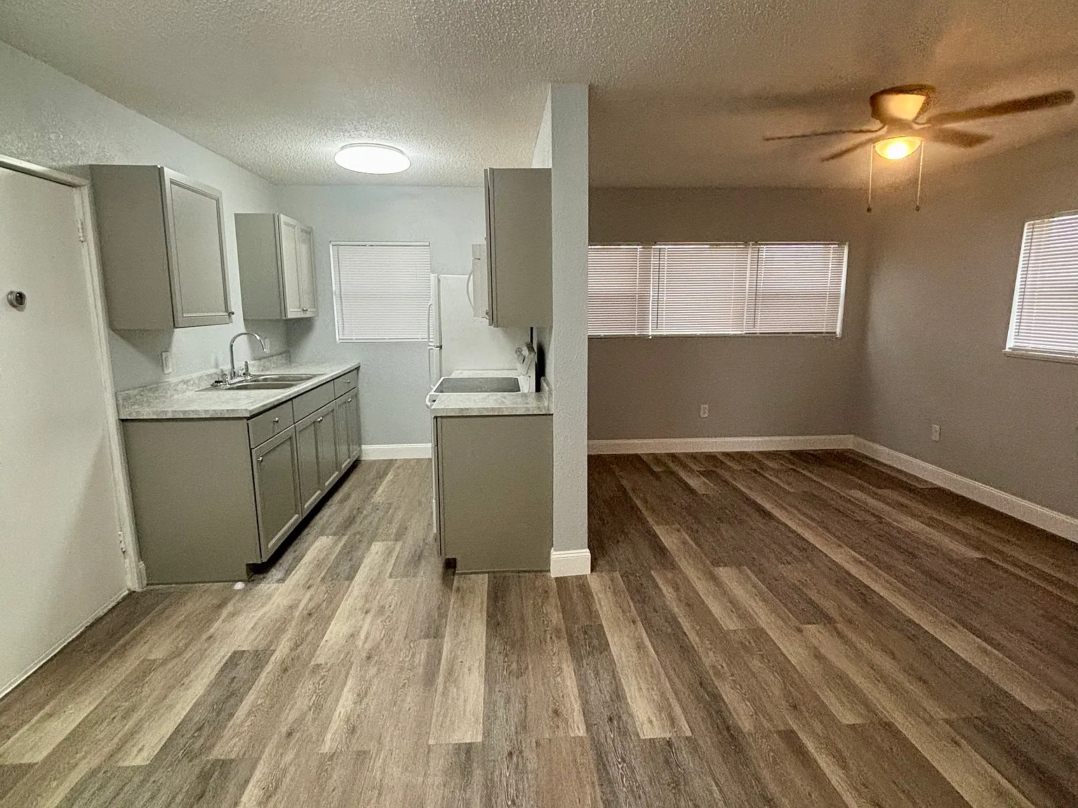 1 bed, 672 sqft, $1,200 — Photo 3