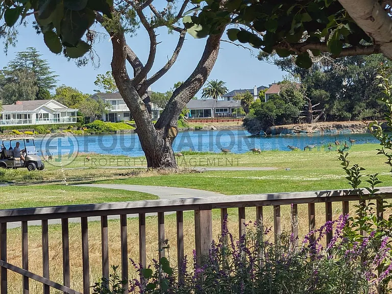 136 Peacock Dr — Photo 2