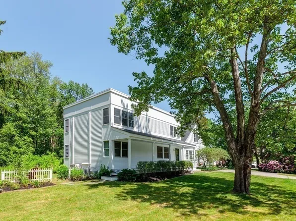 84 Walden Ter, Concord, MA 01742
