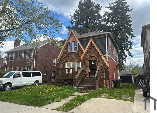 5758 Beaconsfield St — Photo 1