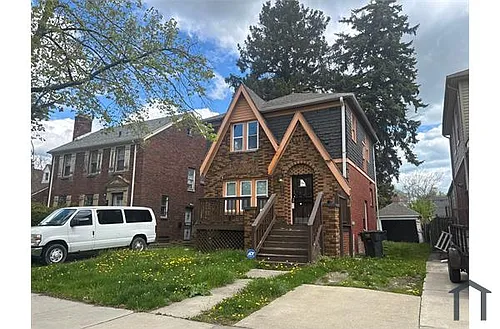 5758 Beaconsfield St Photo 1