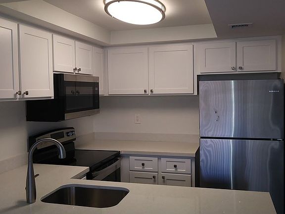 4th image of 708 Executive Center Dr #1-37-37