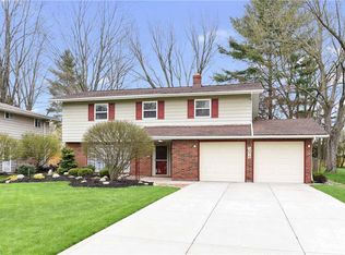 5079 Berkshire Dr, North Olmsted, OH
