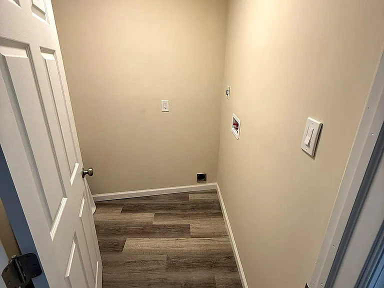 1028 E North Ave — Photo 5